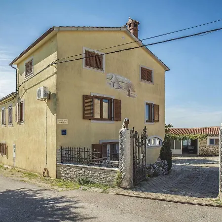 Casa Barat Apartment